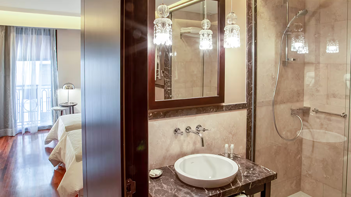 A guest bathroom inside the Esplendor by Wyndham Buenos Aires Tango Hotel.