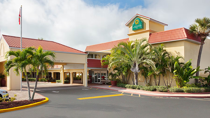 An exterior image of the La Quinta Inn by Wyndham Cocoa Beach-Port Canaveral. It looks pretty much exactly how you'd expect it to.