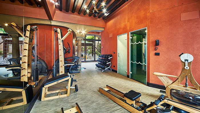 The Hotel Saturnia & International Venezia's fitness center. The walls are painted a brilliant clay color.