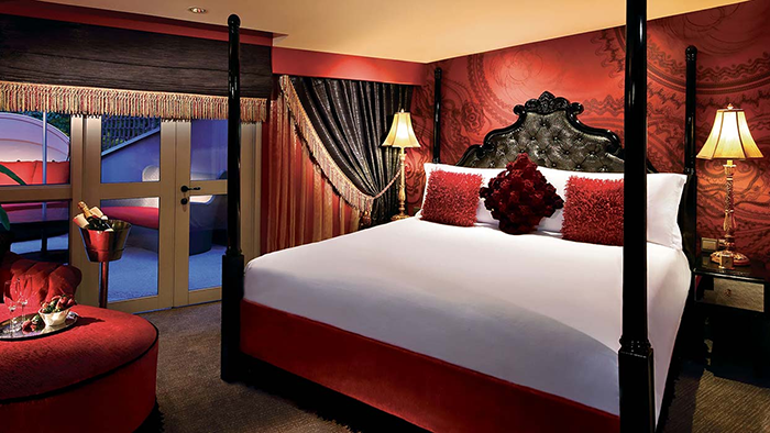 One of the guest rooms inside the Scarlet Singapore. The atmosphere is extremely romantic.